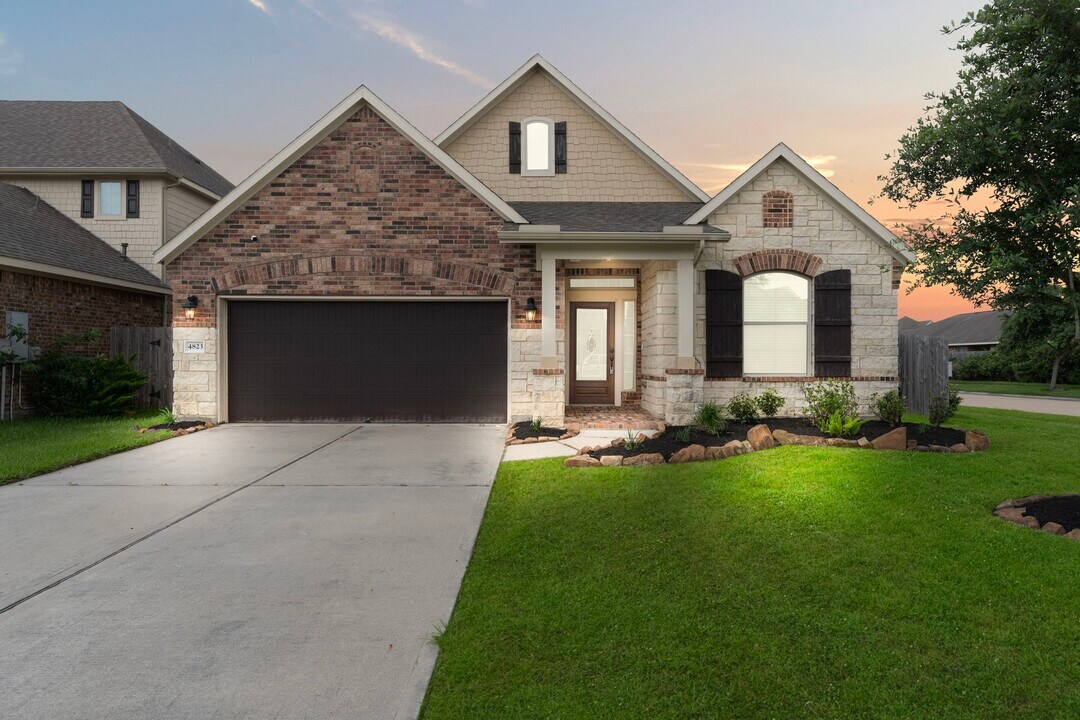 4823 Palomar Ln in League City, TX - Building Photo