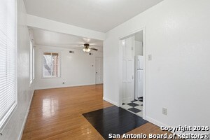 323 E Melrose Dr in San Antonio, TX - Building Photo - Building Photo