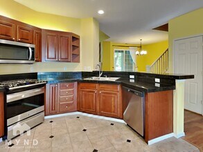 1723 NE Ashberry Dr in Hillsboro, OR - Building Photo - Building Photo