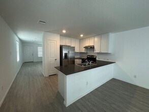 14023 Wool Pk in San Antonio, TX - Building Photo - Building Photo