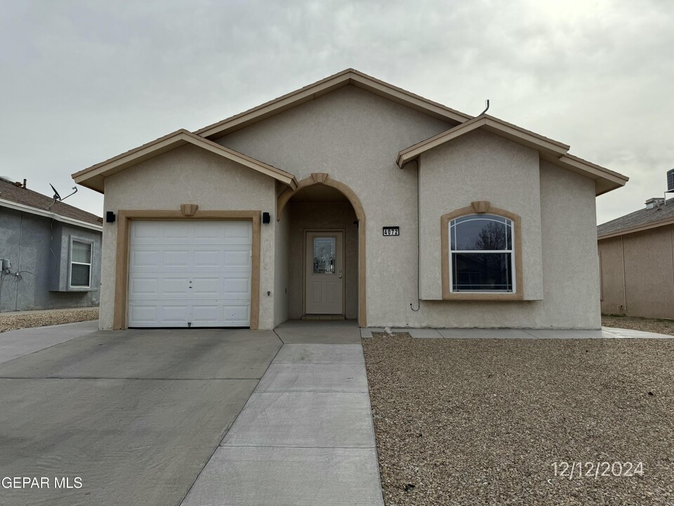 4072 Tierra Venado Dr in El Paso, TX - Building Photo