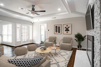 Gorgeous Prestonwood home with in-ground pool & large yard in Dallas, TX - Foto de edificio - Building Photo