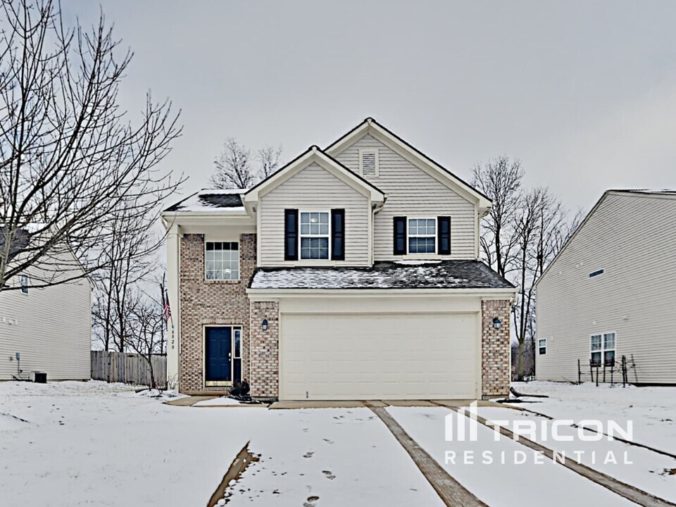 6820 W Denton Dr in McCordsville, IN - Building Photo