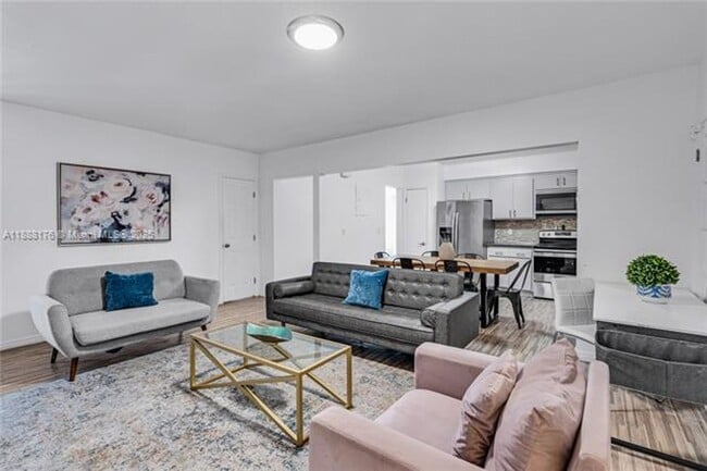 977 SW 10th St in Miami, FL - Building Photo - Building Photo