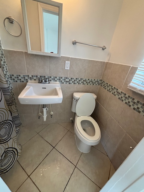 property at 1064 N Tamiami Trl