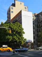 302 Mott St in New York, NY - Building Photo - Primary Photo