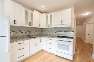 443 Garfield Ave-Unit -1 in Jersey City, NJ - Building Photo - Building Photo