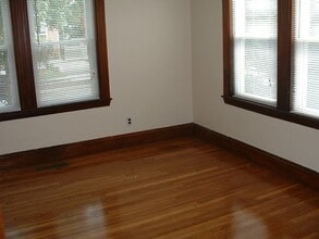 13 Falmouth Rd, Unit 13 in Waltham, MA - Foto de edificio - Building Photo