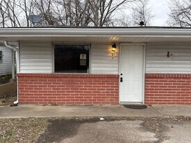 721 US-62 in Grand Rivers, KY - Building Photo