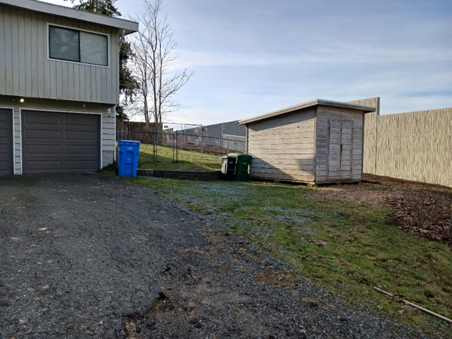 127 NE 164th St in Shoreline, WA - Building Photo - Building Photo