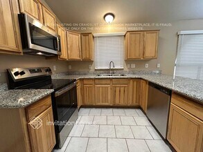 16002 W Latham St in Goodyear, AZ - Building Photo - Building Photo