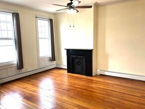 132 Griffith St in Jersey City, NJ - Building Photo - Building Photo