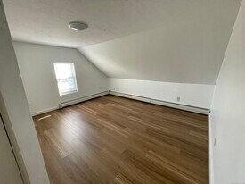 23 Kimberly Ave in West Haven, CT - Building Photo