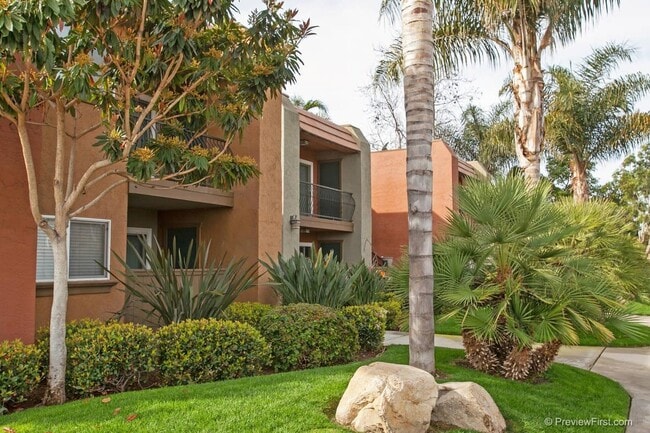 195 Avenida Descanso, Unit 212 in Oceanside, CA - Building Photo - Building Photo