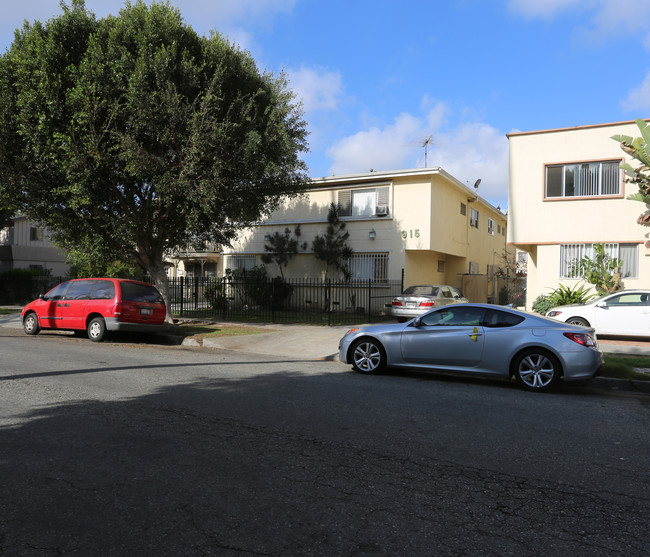 Berendo Apartments in Los Angeles, CA - Foto de edificio - Building Photo