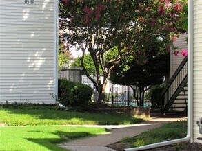 7431 Holly Hill Dr in Dallas, TX - Building Photo - Building Photo