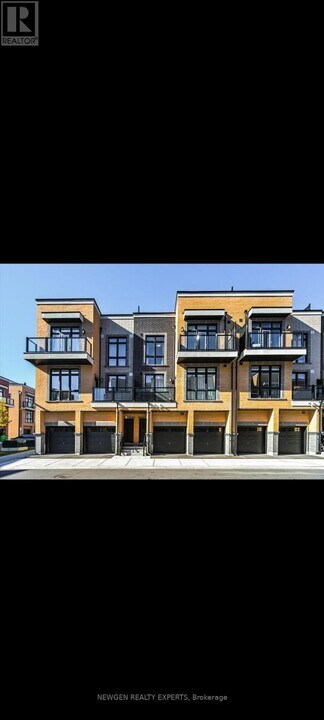 8-8 Sayers Ln in Richmond Hill, ON - Building Photo