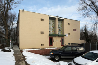 Magnolia Court Apartments in Philadelphia, PA - Foto de edificio - Building Photo