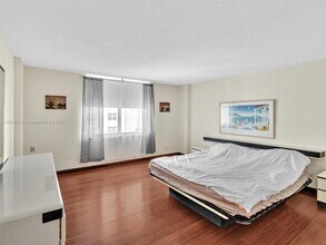 1865 S Ocean Dr in Hallandale Beach, FL - Building Photo - Building Photo