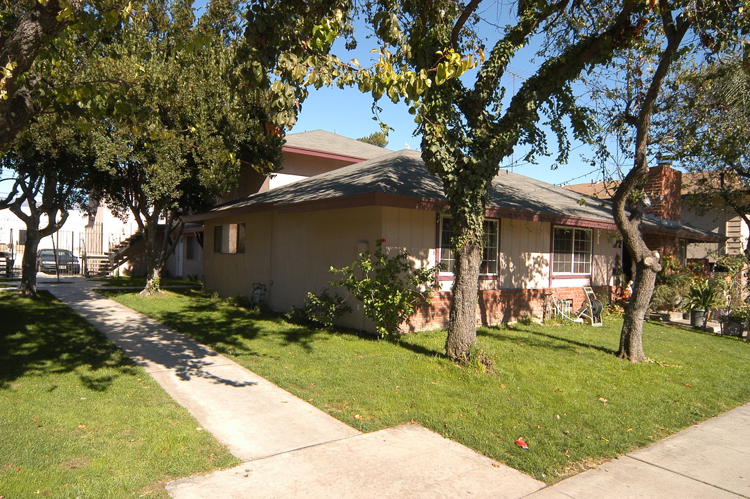 172 E Jackson St in Rialto, CA - Building Photo