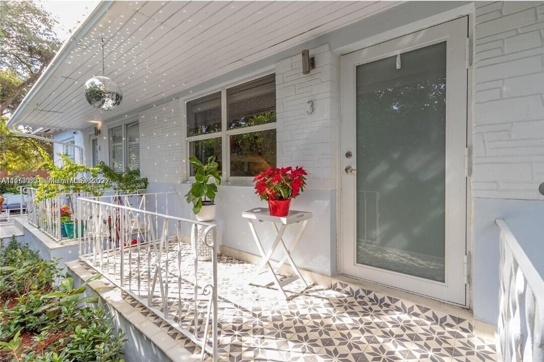 424 NE 64th St-Unit -3 in Miami, FL - Building Photo