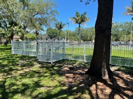 Park On Central in Kissimmee, FL - Building Photo