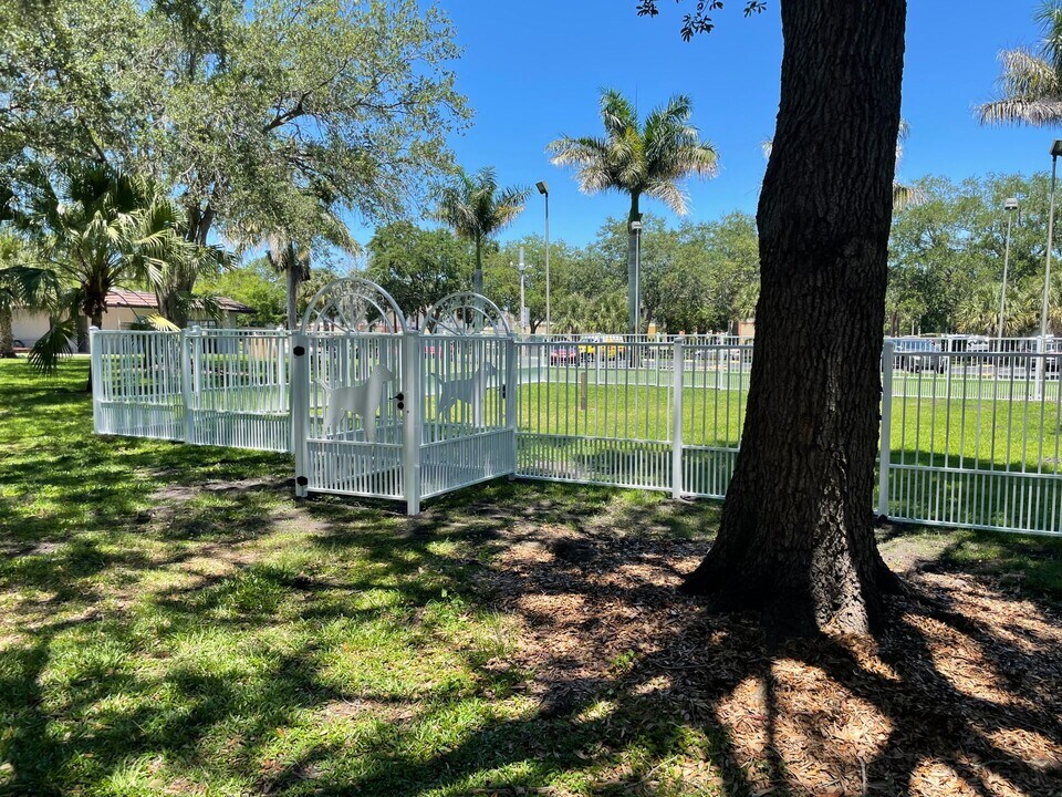 Park On Central in Kissimmee, FL - Building Photo