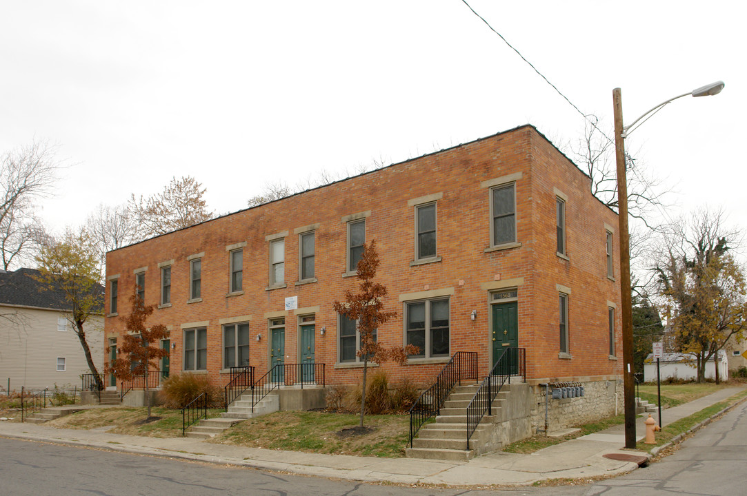 1554-1562 E Oak St in Columbus, OH - Building Photo