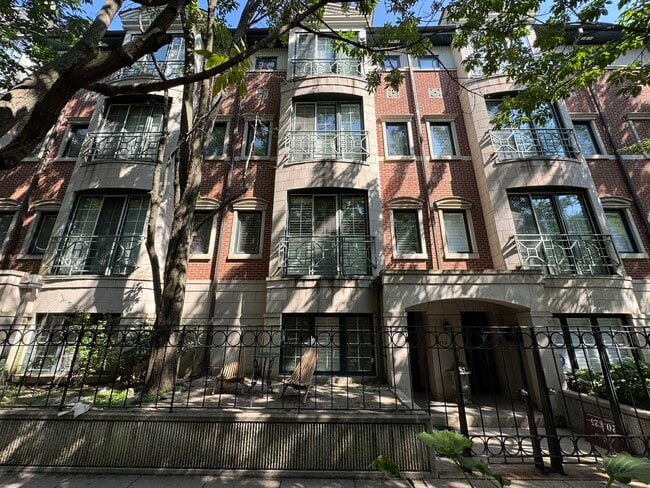 property at 1413 S Prairie Ave