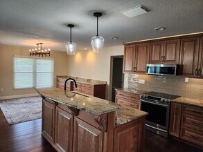 1856 Woodhaven Cir in Sarasota, FL - Building Photo - Building Photo