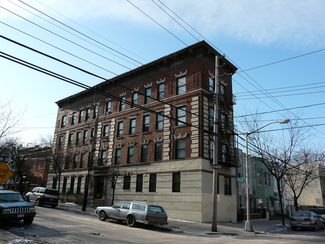 1649 Taylor Ave in Bronx, NY - Foto de edificio - Building Photo