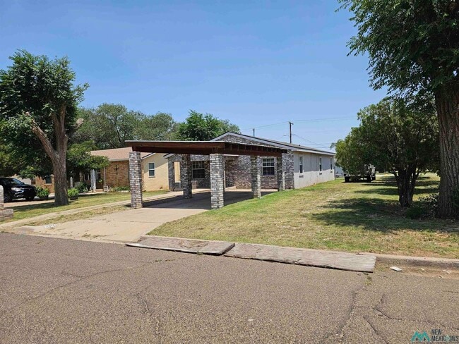property at 1301 N Oak St