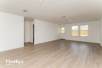 10643 Erinita Way in Converse, TX - Building Photo - Building Photo