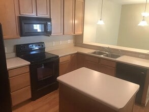 1760 Prescott Ct in Chaska, MN - Foto de edificio - Building Photo