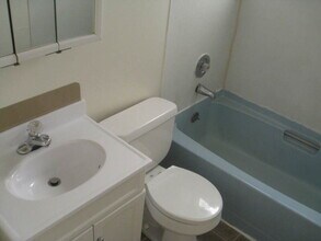 2501 Indiana St SW in Cedar Rapids, IA - Building Photo - Building Photo