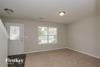 4928 McClure Rd in Charlotte, NC - Foto de edificio - Building Photo