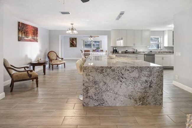 120 Park Ln E in Hypoluxo, FL - Building Photo - Building Photo