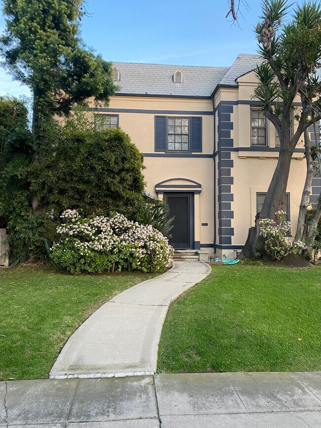 1508 1/2 S Sherbourne Dr in Los Angeles, CA - Foto de edificio - Building Photo