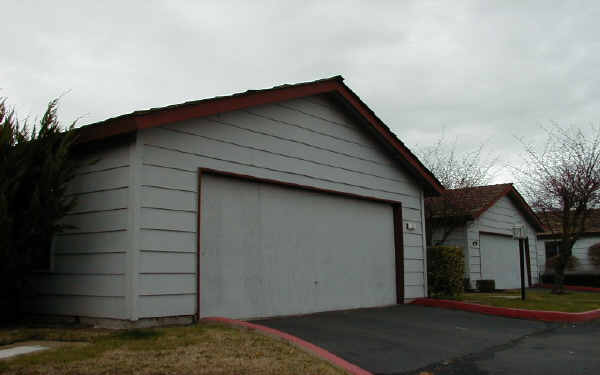 Parkwood Village in Oakdale, CA - Foto de edificio