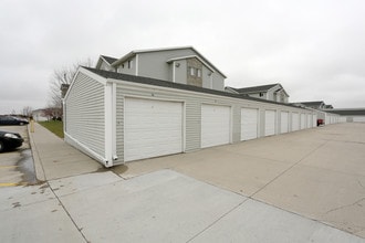 Greenbrier Apartments in Fargo, ND - Foto de edificio - Other