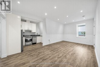 208 Dovercourt Rd in Toronto, ON - Building Photo - Building Photo