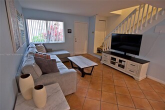 531 NW 82nd Ave in Miami, FL - Building Photo - Building Photo