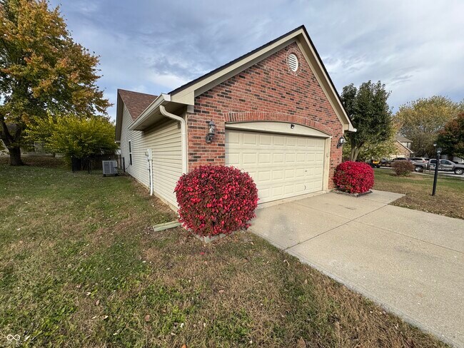 4630 Welton St in Greenwood, IN - Building Photo - Building Photo