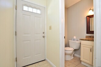 305 Timber Ln in Canton, CT - Building Photo - Building Photo