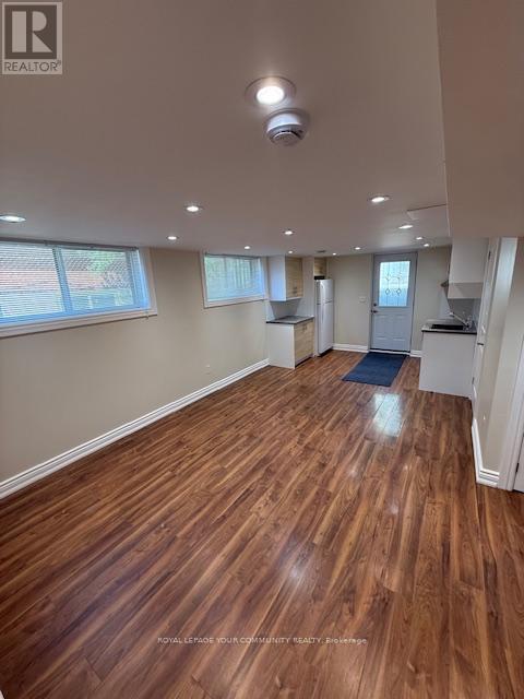 10 Fallingdale Crescent in Toronto, ON - Building Photo - Building Photo