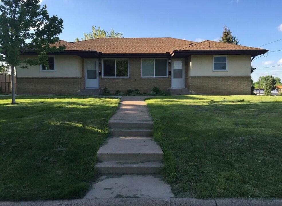 607 38th Ave NE in Columbia Heights, MN - Foto de edificio