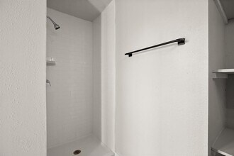 402 Twin Elm Dr in Canyon Lake, TX - Building Photo - Building Photo