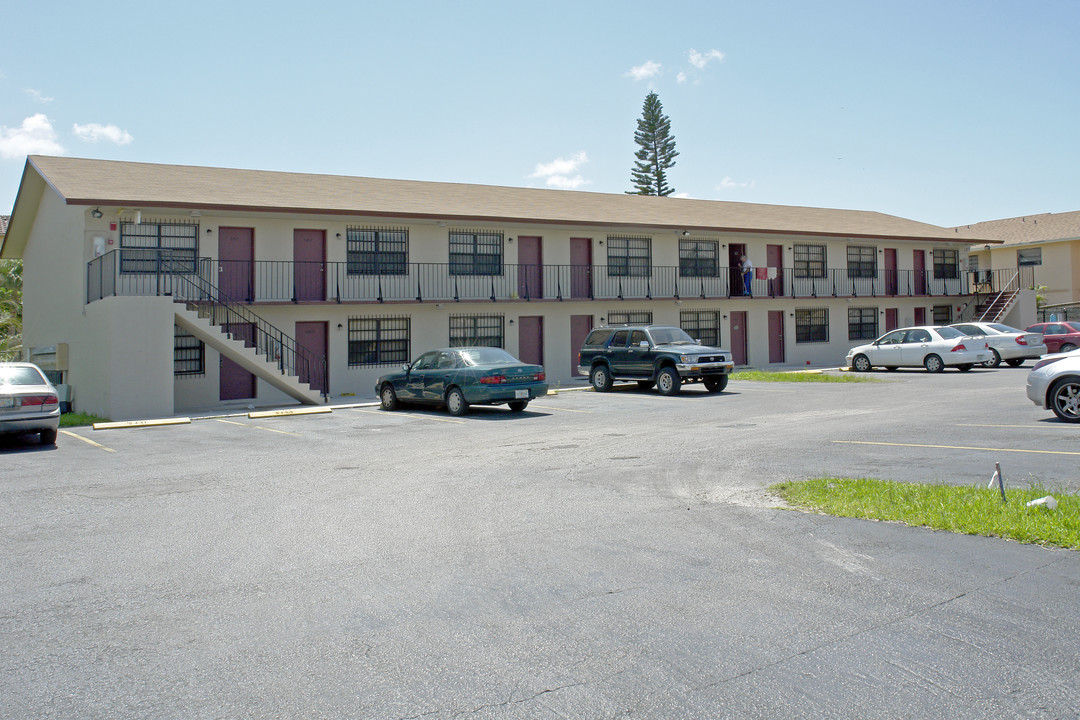 5381 W 26th Ave in Hialeah, FL - Building Photo