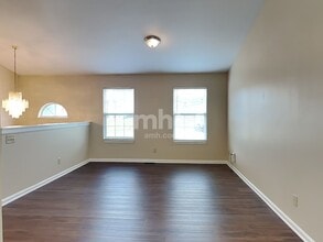 547 Rosebud Cir in Walton, KY - Foto de edificio - Building Photo