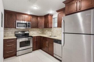 411 SW 37th Ave in Miami, FL - Building Photo - Building Photo